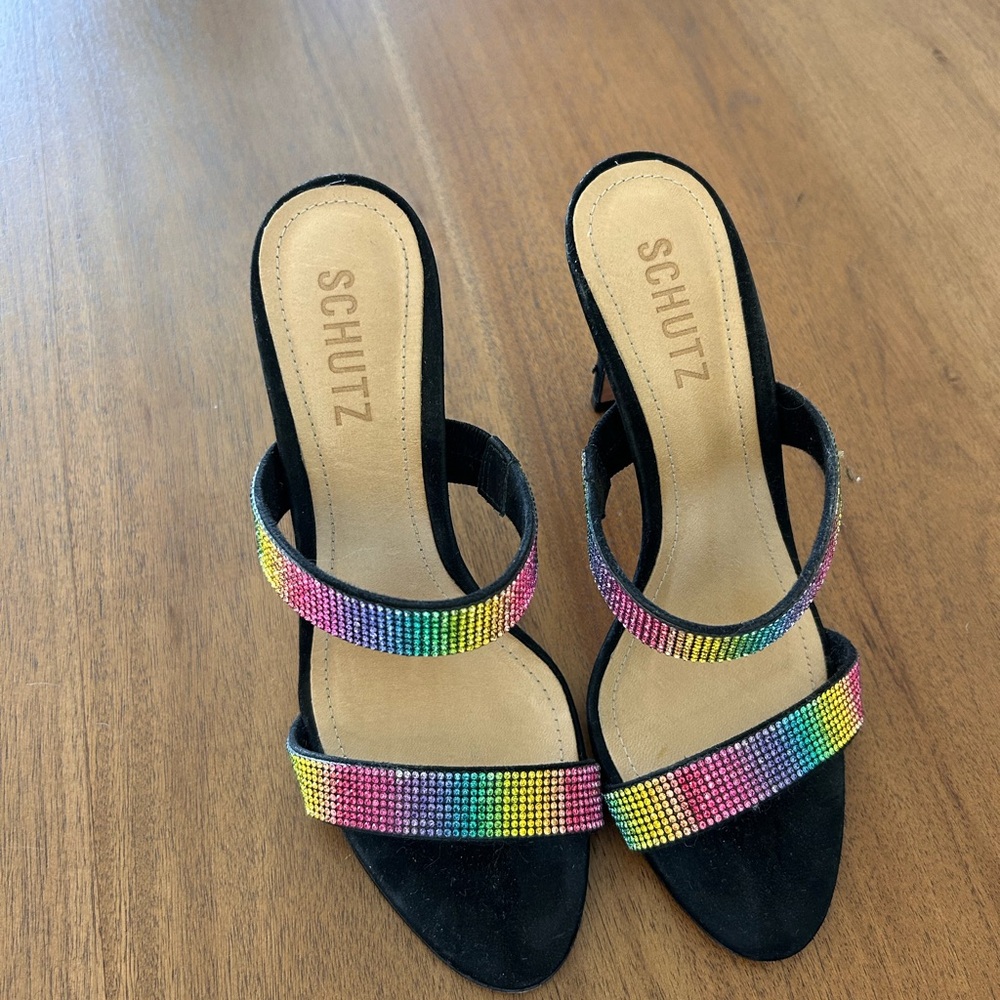 SCHUTZ Black and Red Heels Elegant Design